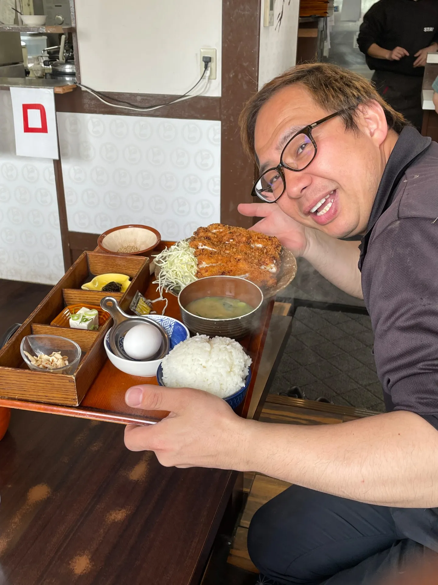 動いたら喰らう