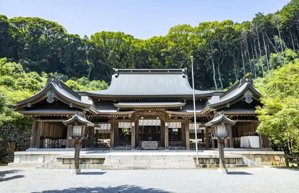 八幡東区・高見神社の池清掃を行いました